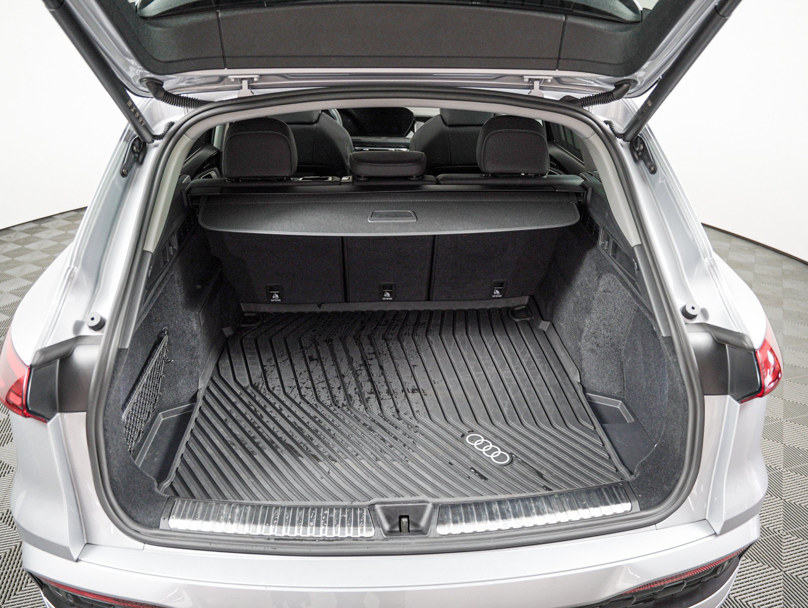 Used 2025 Audi Q5 Premium Plus w/ Premium Plus AWD/4WD image 8