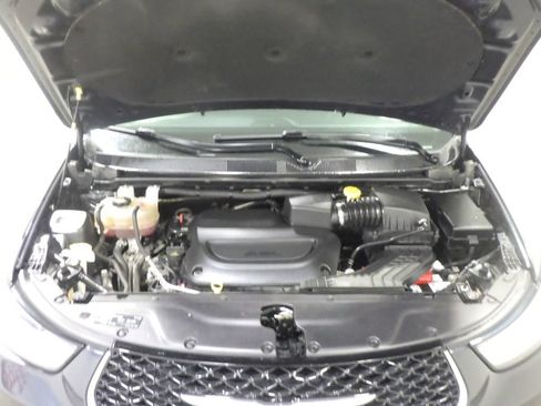 Used 2021 Chrysler Pacifica Touring-L FWD image 10