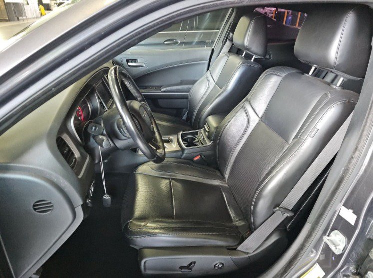 Used 2020 Dodge Charger SXT w/ Leather Interior Group RWD image 6