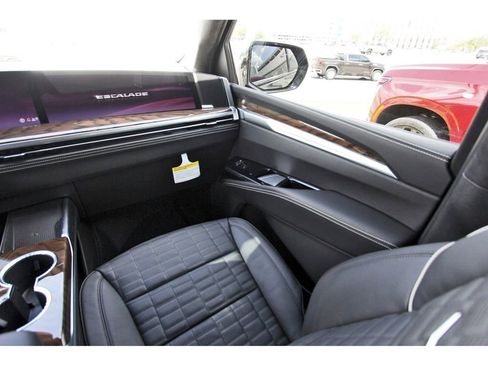 New 2026 Cadillac Escalade Platinum Sport w/ LPO, ONYX Package image 10