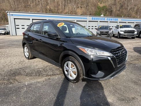 Used 2021 Nissan Kicks S FWD image 2