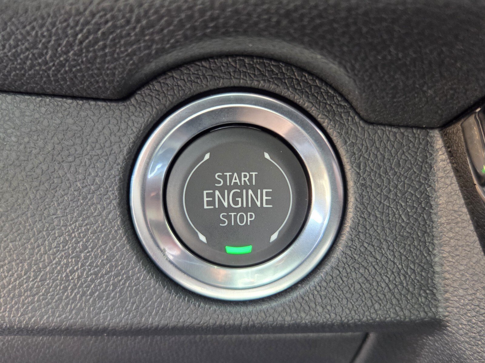 Used 2026 Chevrolet Traverse RS FWD image 34