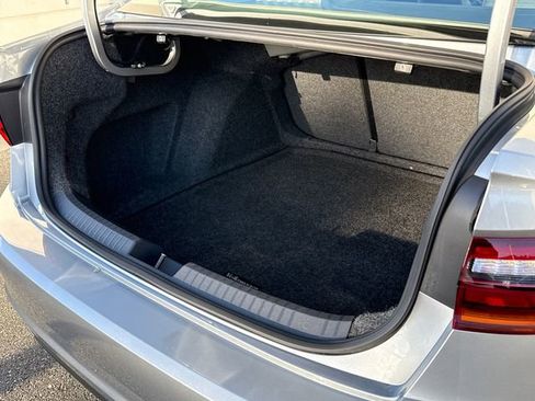 Used 2019 Volkswagen Jetta R-Line w/ R-Line Cold Weather Package image 10