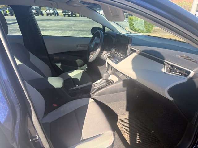 Used 2025 Toyota Corolla LE FWD image 4