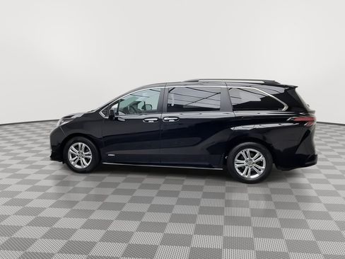 Used 2021 Toyota Sienna XSE w/ XSE Plus Package AWD/4WD image 40