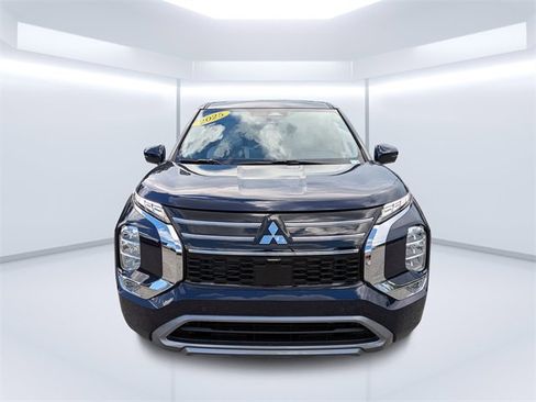 New 2025 Mitsubishi Outlander SE image 8