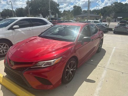Used 2019 Toyota Camry SE FWD image 4