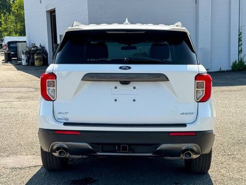 Used 2023 Ford Explorer XLT w/ Equipment Group 202A AWD/4WD image 4