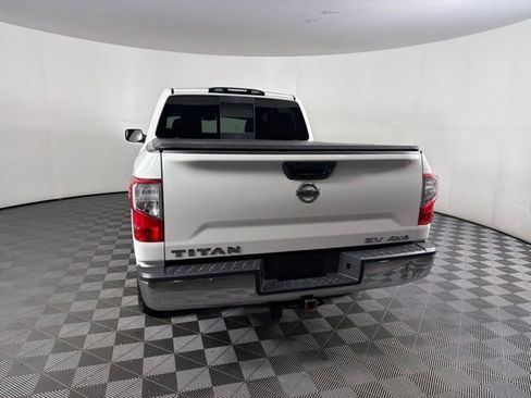 Used 2018 Nissan Titan SV AWD/4WD image 12