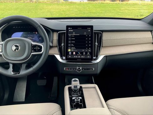 New 2026 Volvo XC90 B5 Plus w/ Protection Package image 9