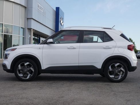 Used 2025 Hyundai Venue SEL FWD image 12