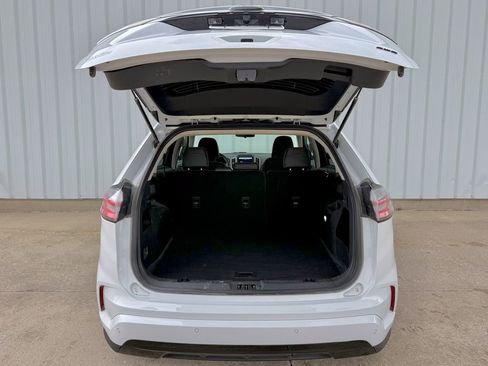 Used 2024 Ford Edge SE w/ Black Appearance Package image 16