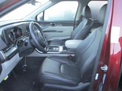 Certified 2024 Kia Carnival LX image 12