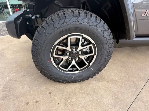 New 2026 Jeep Wrangler Unlimited Rubicon AWD/4WD image 32