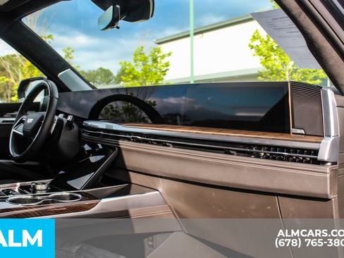 Used 2026 Cadillac Escalade Platinum Sport w/ LPO, Floor Liner Package AWD/4WD image 25