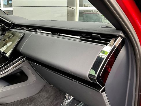 Used 2025 Land Rover Range Rover Sport SE image 16