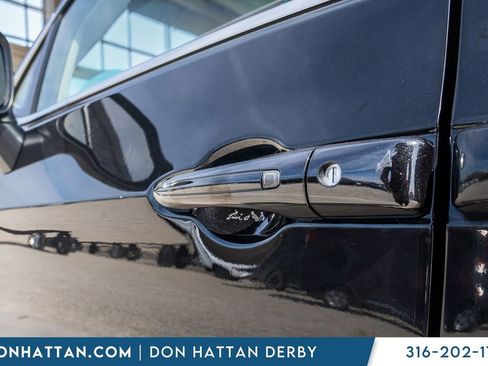 Used 2023 Chrysler Pacifica Touring-L FWD image 24