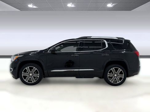 Used 2018 GMC Acadia Denali w/ Technology Package FWD image 2