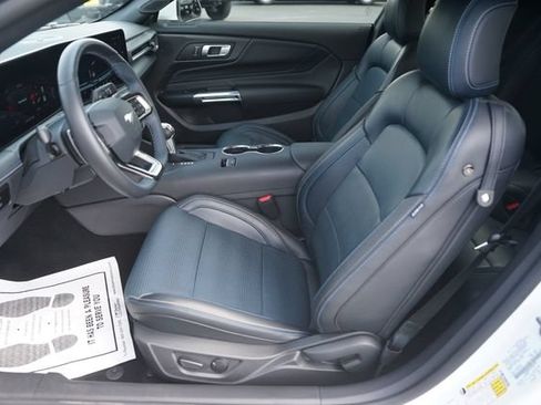Used 2025 Ford Mustang GT Premium RWD image 9