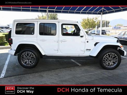 Used 2022 Jeep Wrangler Unlimited Sahara image 5