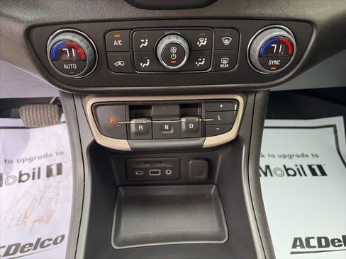 Used 2024 GMC Terrain Denali AWD/4WD image 16