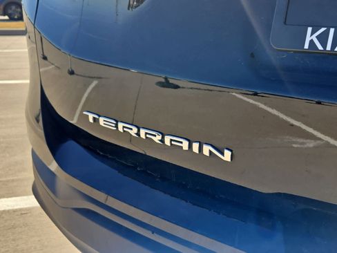 Used 2022 GMC Terrain SLE w/ Driver Convenience Package image 11