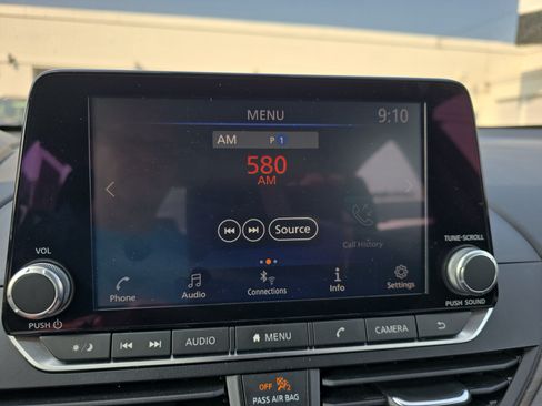 Used 2025 Nissan Altima 2.5 SV FWD image 30