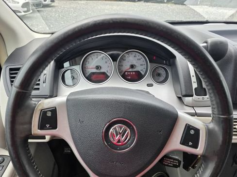 Used 2010 Volkswagen Routan SEL Premium FWD image 15