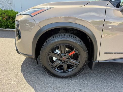 Used 2025 Nissan Rogue SV AWD/4WD image 12