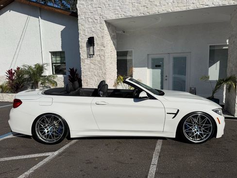 Used 2018 BMW M4 Convertible image 20
