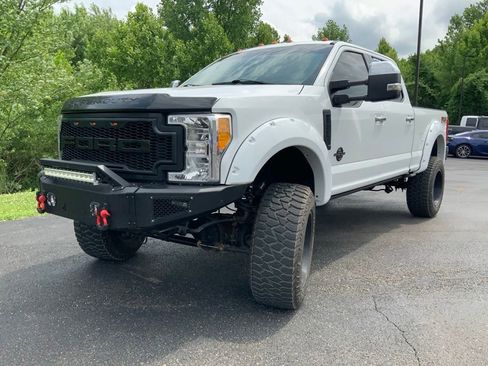 Used 2017 Ford F250 XLT w/ XLT Premium Package AWD/4WD image 4