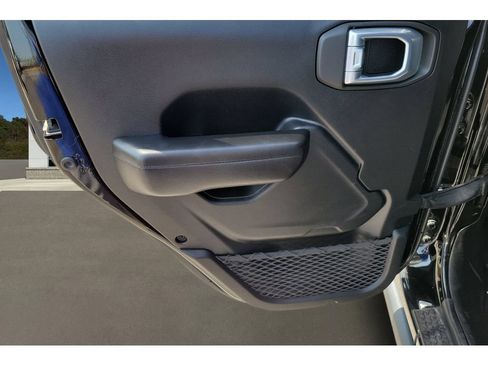 Used 2021 Jeep Gladiator Rubicon AWD/4WD image 17