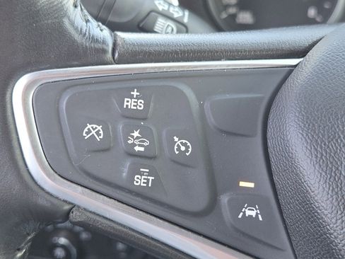 Used 2020 Chevrolet Equinox LT w/ Driver Convenience Package image 9