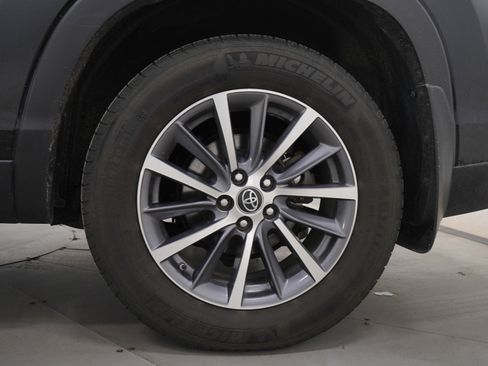 Used 2019 Toyota Highlander XLE image 32