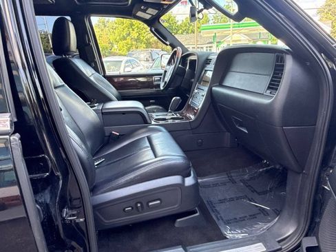 Used 2017 Lincoln Navigator L Select AWD/4WD image 18