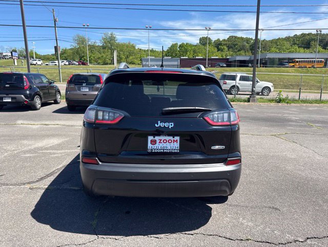 Used 2019 Jeep Cherokee Latitude Plus w/ Cold Weather Group FWD image 7
