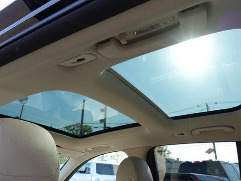 Used 2019 Mercedes-Benz GLC 300 4MATIC image 40