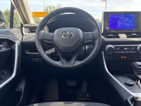 Used 2025 Toyota RAV4 XLE AWD/4WD image 16