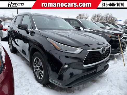 Used 2024 Toyota Highlander XLE image 1