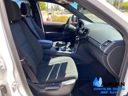 Used 2022 Jeep Grand Cherokee Laredo E AWD/4WD image 16