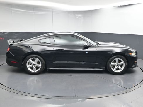 Used 2015 Ford Mustang Coupe image 9