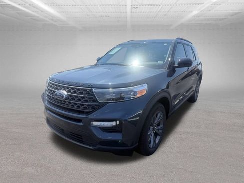Used 2023 Ford Explorer XLT w/ Equipment Group 202A AWD/4WD image 11