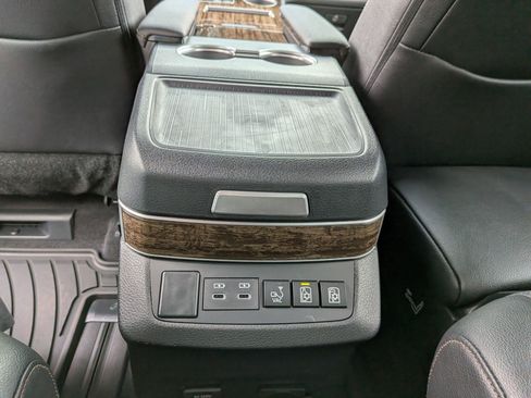 Used 2025 Toyota Sienna Platinum AWD/4WD image 28