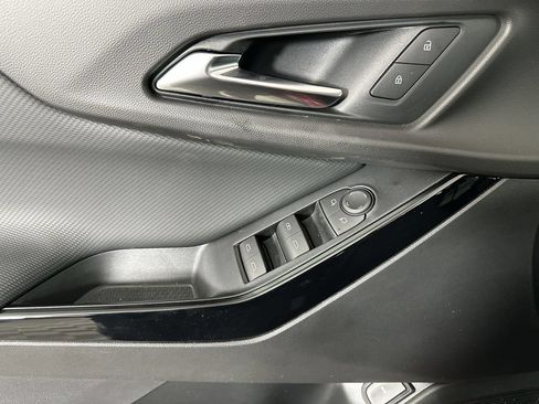 New 2026 Chevrolet Equinox LT w/ Convenience Package II FWD image 23