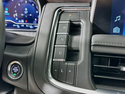 Used 2024 Chevrolet Tahoe Z71 w/ Luxury Package AWD/4WD image 25