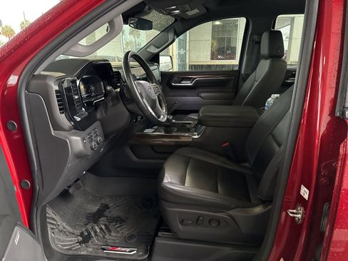 Used 2024 Chevrolet Silverado 1500 LT Trail Boss w/ LT Trail Boss Premium Package AWD/4WD image 2