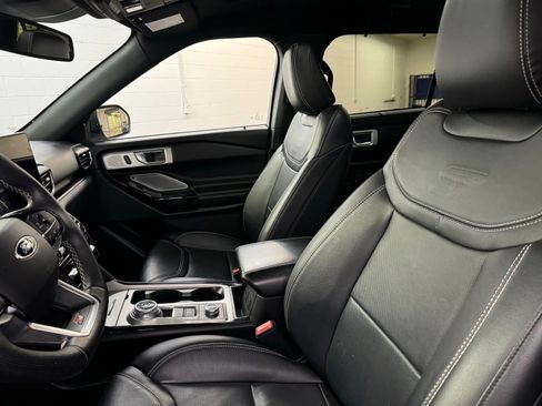Used 2021 Ford Explorer ST w/ ST Street Pack image 9