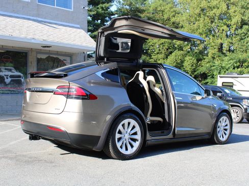 Used 2016 Tesla Model X 90D image 28