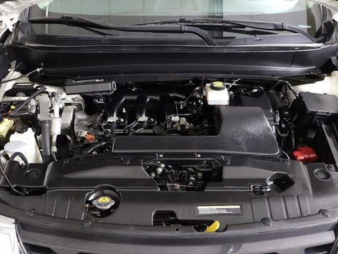 Used 2020 Nissan Pathfinder SV image 18