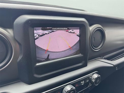 Used 2018 Jeep Wrangler Unlimited Sport S image 23